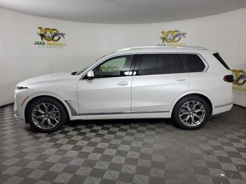 Mineral White Metallic 2024 BMW X7 xDrive40i