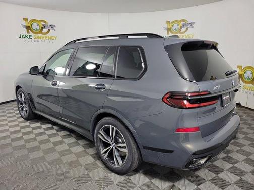 Gray Metallic 2026 BMW X7 xDrive40i