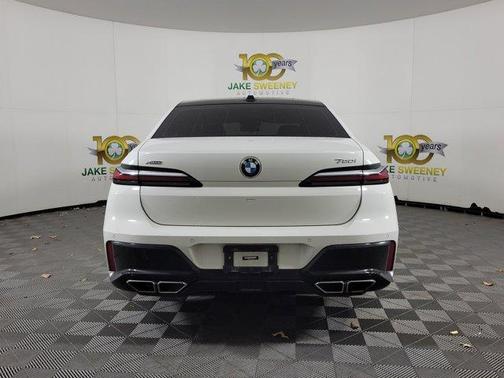 2023 BMW 760 760i xDrive