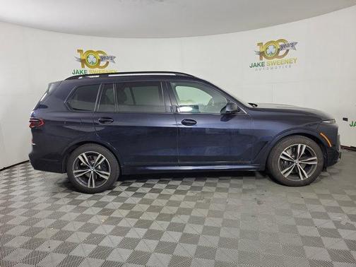 Carbon Black Metallic 2026 BMW X7 xDrive40i