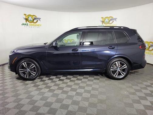 Carbon Black Metallic 2026 BMW X7 xDrive40i