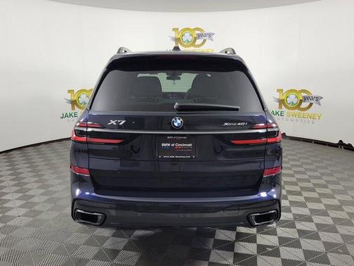 Carbon Black Metallic 2026 BMW X7 xDrive40i
