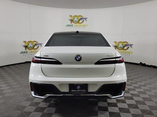 2025 BMW 740 i xDrive