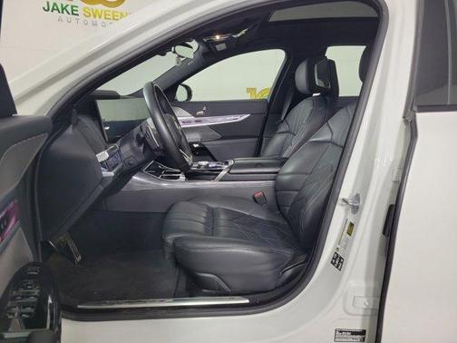 2025 BMW 740 i xDrive