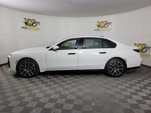 2025 BMW 740 i xDrive