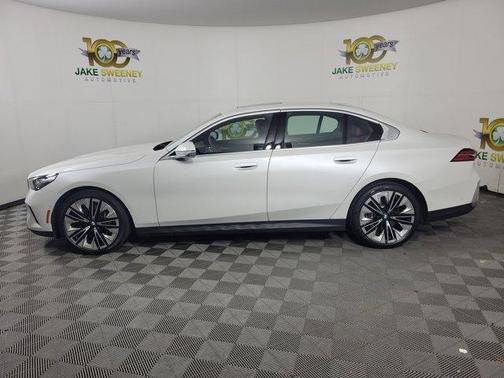 Mineral White Metallic 2026 BMW 540 i xDrive