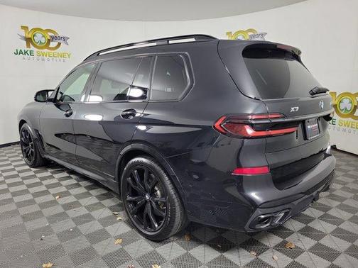 2025 BMW X7 M60i