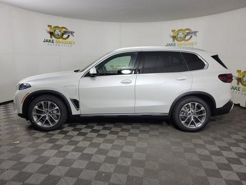 Mineral White Metallic 2026 BMW X5 PHEV xDrive50e