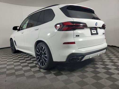 2026 BMW X5 M60i
