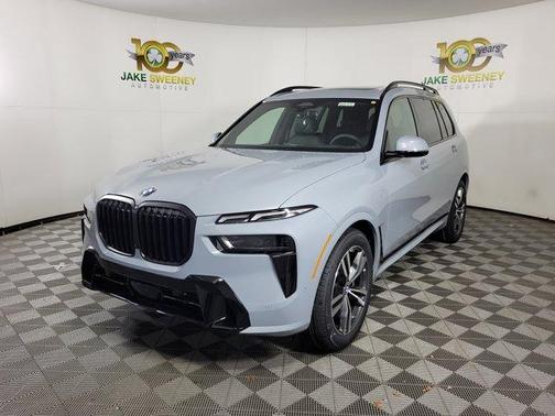 Gray Metallic 2026 BMW X7 xDrive40i