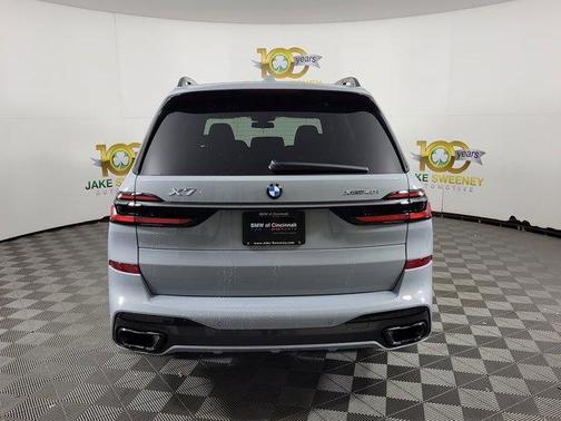 Gray Metallic 2026 BMW X7 xDrive40i