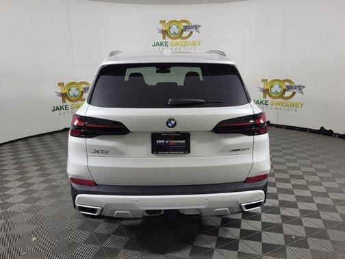Mineral White Metallic 2026 BMW X5 xDrive40i