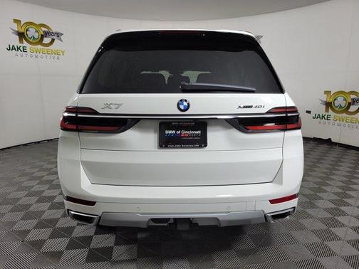 Alpine White 2027 BMW X7 xDrive40i