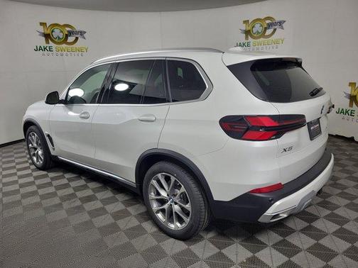 Mineral White Metallic 2026 BMW X5 xDrive40i