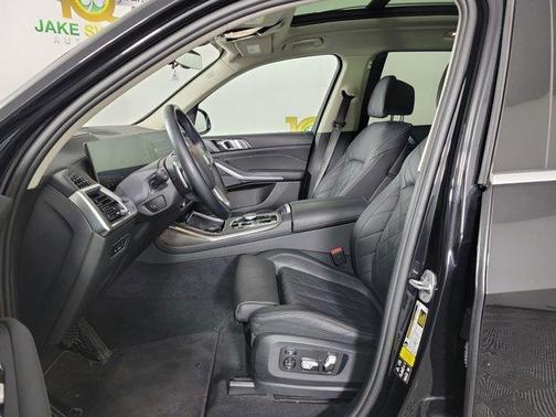 Black Sapphire Metallic 2024 BMW X7 xDrive40i