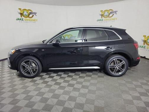 Mythos Black Metallic 2021 Audi Q5 e 55 Premium