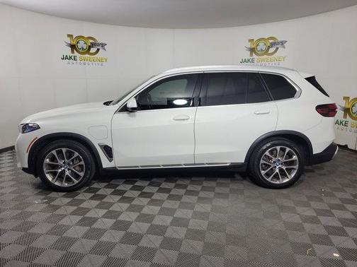 Alpine White 2024 BMW X5 PHEV xDrive50e