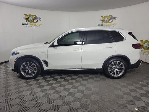 Alpine White 2024 BMW X5 PHEV xDrive50e