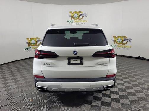 Alpine White 2024 BMW X5 PHEV xDrive50e