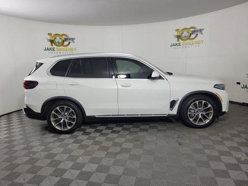 Alpine White 2024 BMW X5 PHEV xDrive50e