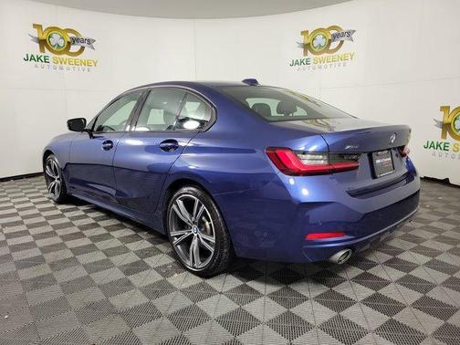 2023 BMW 330 i xDrive