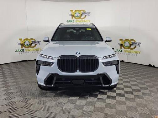 Gray Metallic 2024 BMW X7 xDrive40i