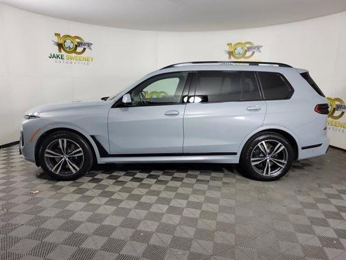 Gray Metallic 2024 BMW X7 xDrive40i