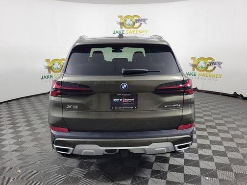 Manhattan Green Metallic 2026 BMW X5 PHEV xDrive50e