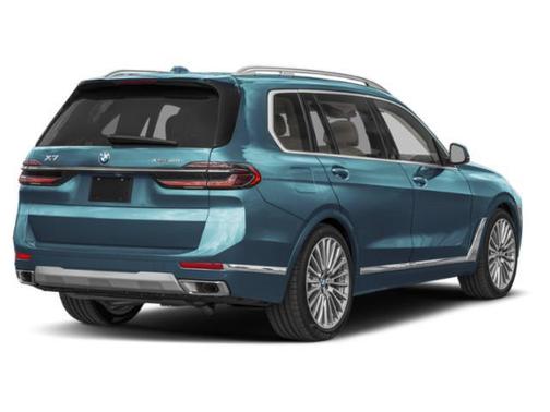 Mineral White Metallic 2027 BMW X7 xDrive40i