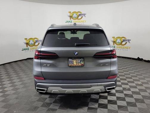 Gray Metallic 2024 BMW X5 xDrive40i