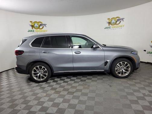 Gray Metallic 2024 BMW X5 xDrive40i