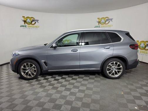 Gray Metallic 2024 BMW X5 xDrive40i