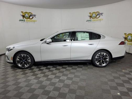Mineral White Metallic 2027 BMW 530 i xDrive