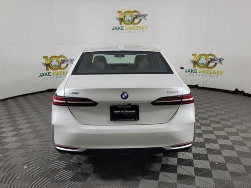 Mineral White Metallic 2027 BMW 530 i xDrive