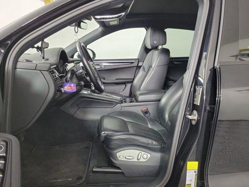 2021 Porsche Macan Base