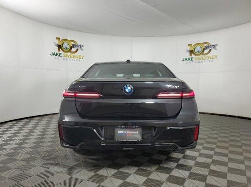 2025 BMW 750e xDrive