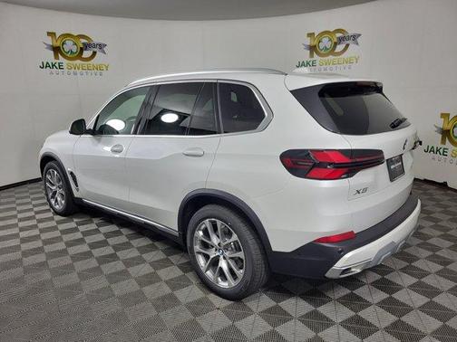 Mineral White Metallic 2026 BMW X5 xDrive40i
