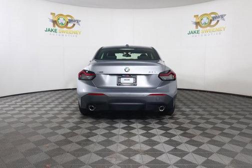 2025 BMW 230 i xDrive