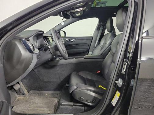 2024 Volvo XC60 Recharge Plug-In Hybrid T8 Ultimate Black Edition