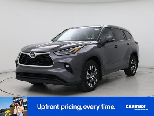 Gray 2024 Toyota Highlander XLE