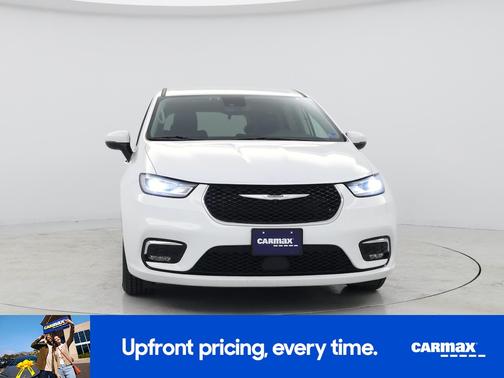 White 2023 Chrysler Pacifica Touring L