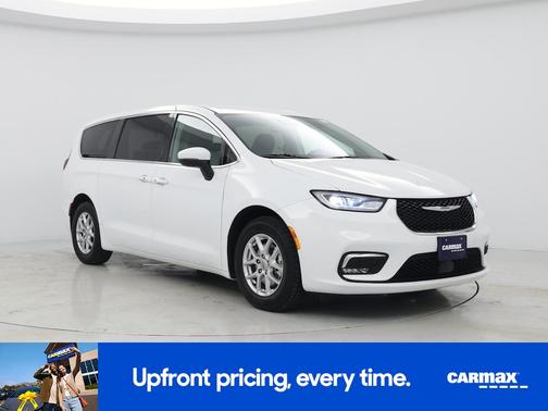 White 2023 Chrysler Pacifica Touring L