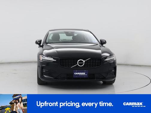 2022 Volvo S60 B5 Momentum