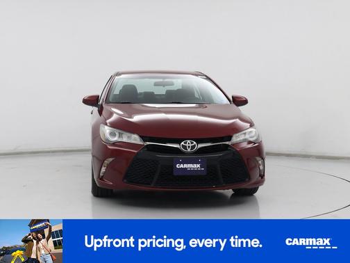 Red 2016 Toyota Camry SE