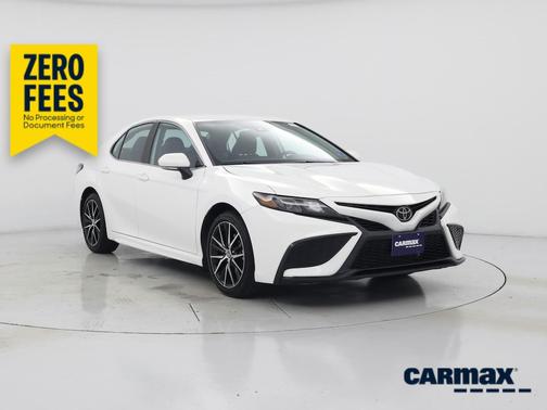 White 2023 Toyota Camry SE