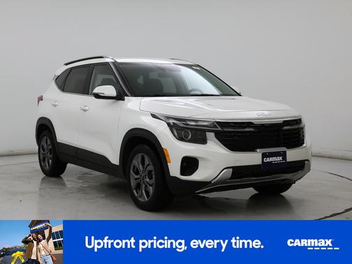 White 2024 Kia Seltos S