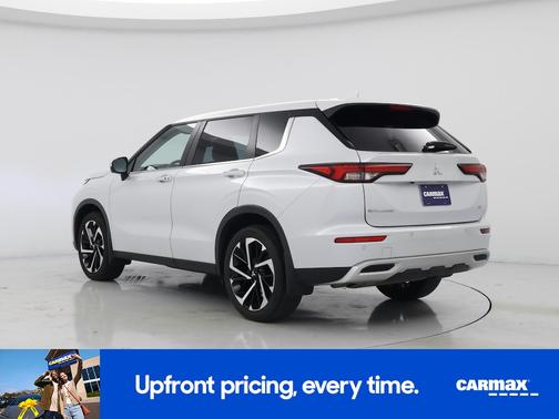 White 2023 Mitsubishi Outlander SE
