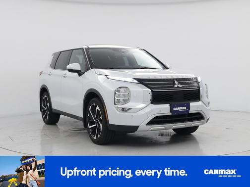 White 2023 Mitsubishi Outlander SE