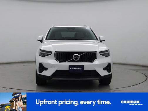2023 Volvo XC40 B5 Plus Bright Theme