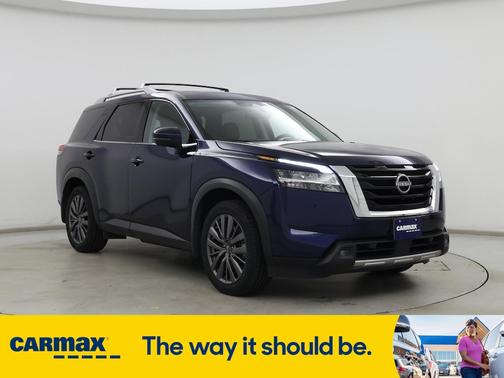 2022 Nissan Pathfinder SL